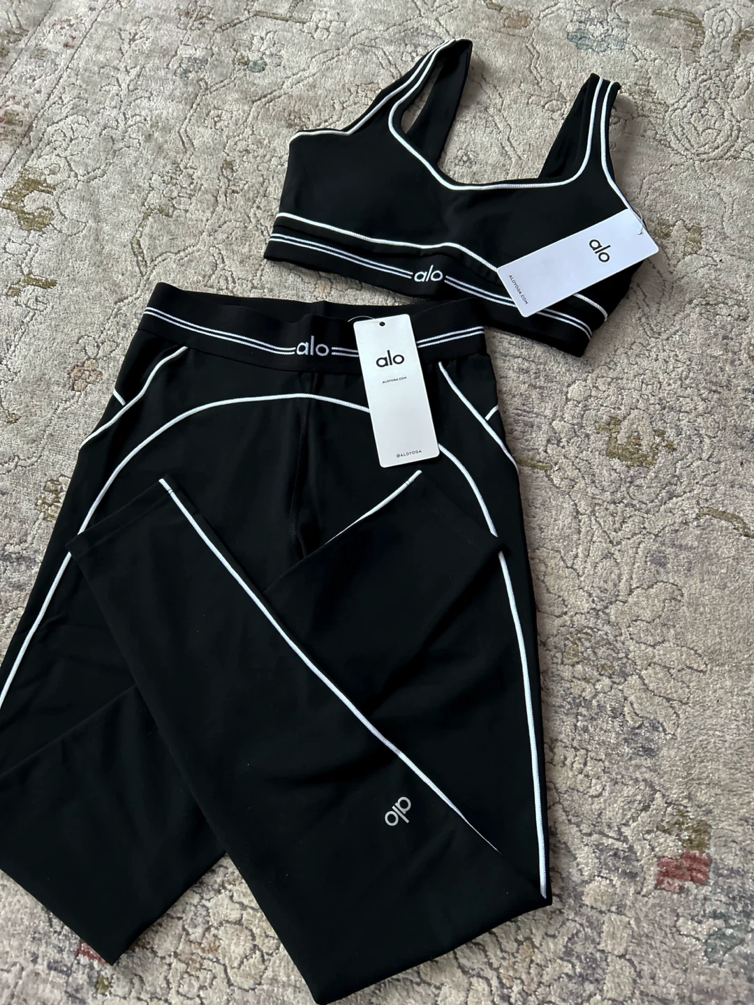 Alo Yoga Set - photo 3