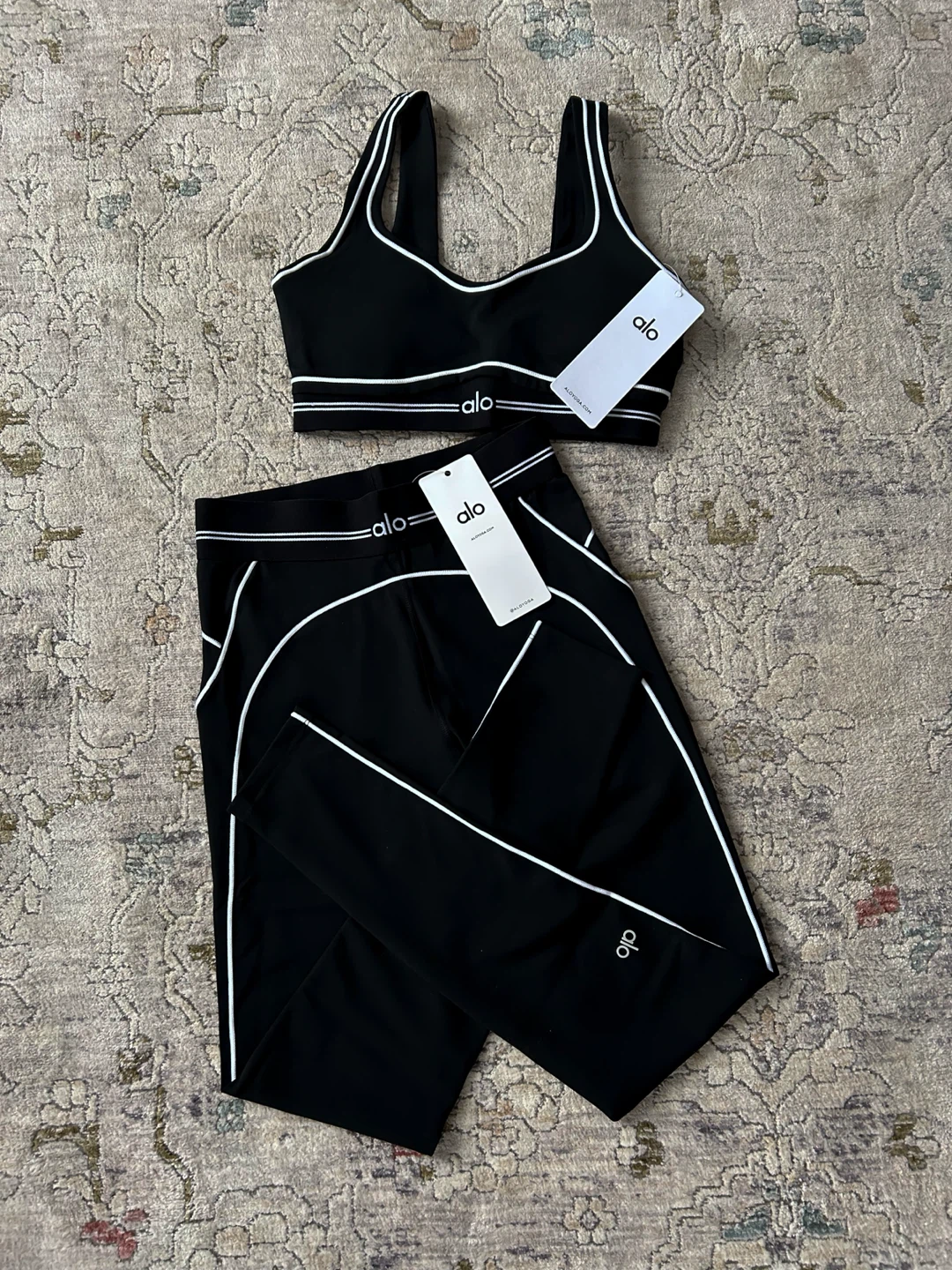 Alo Yoga Set - photo 4