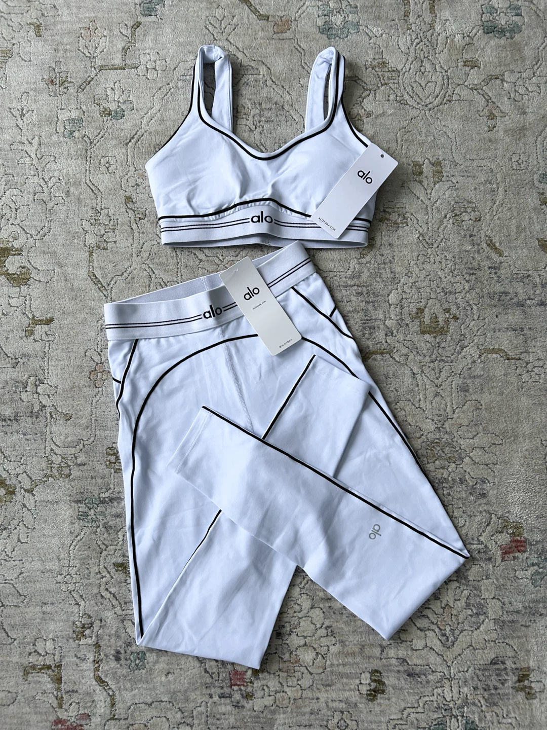 Alo Yoga Set - photo 4