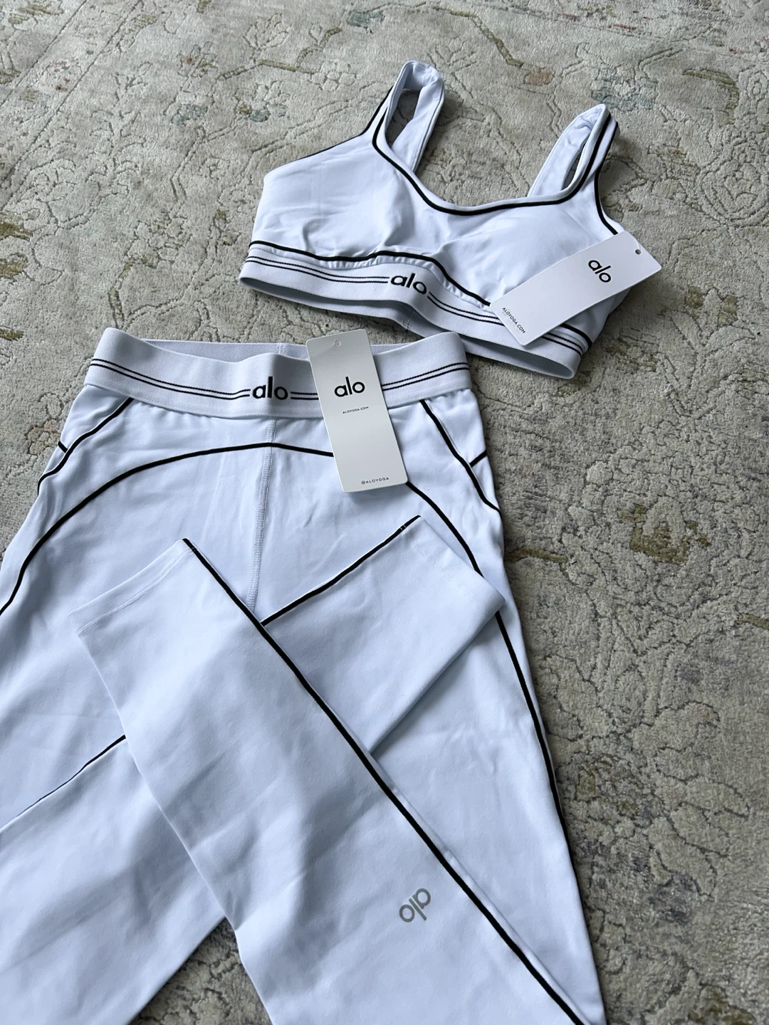 Alo Yoga Set - photo 3