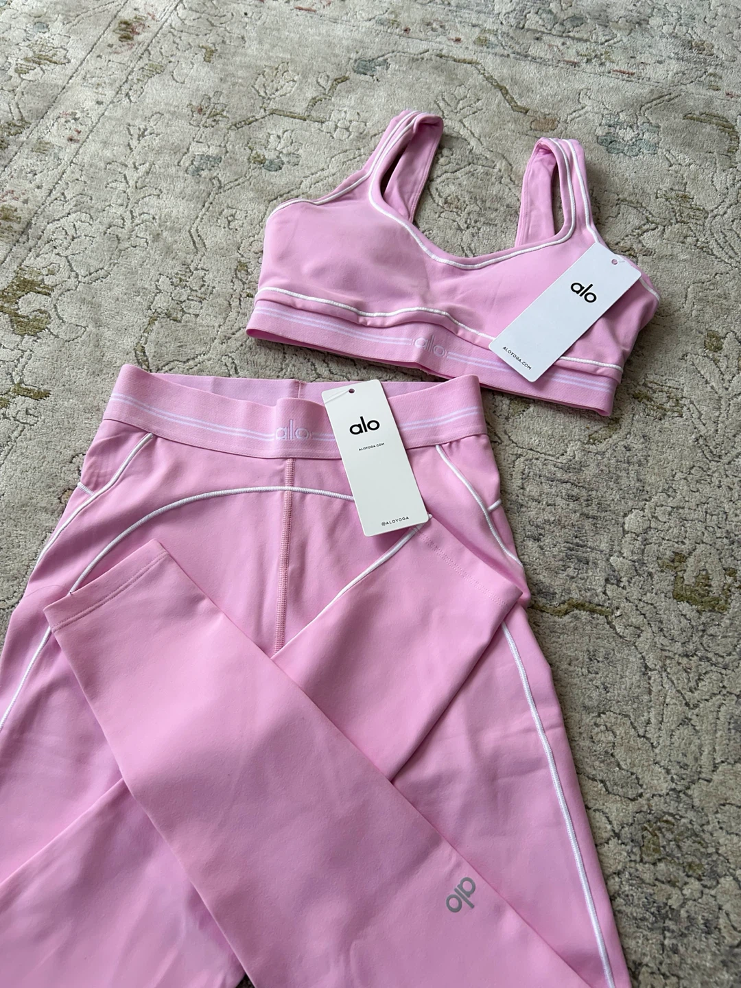 Alo Yoga Set - photo 3