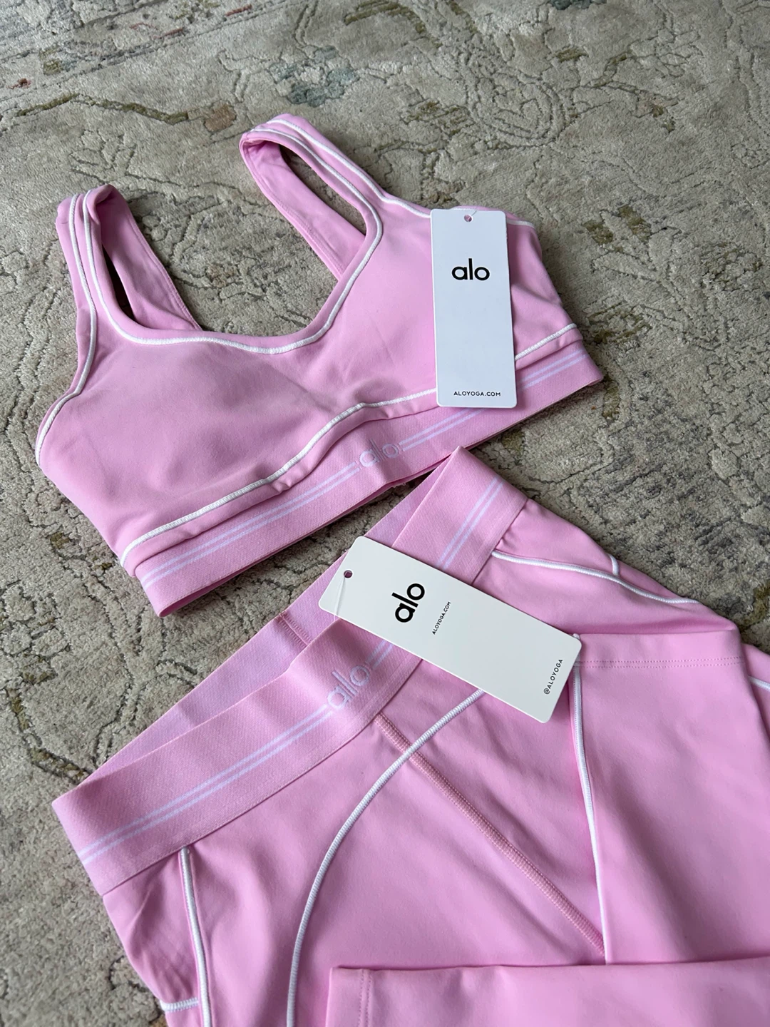 Alo Yoga Set - photo 2