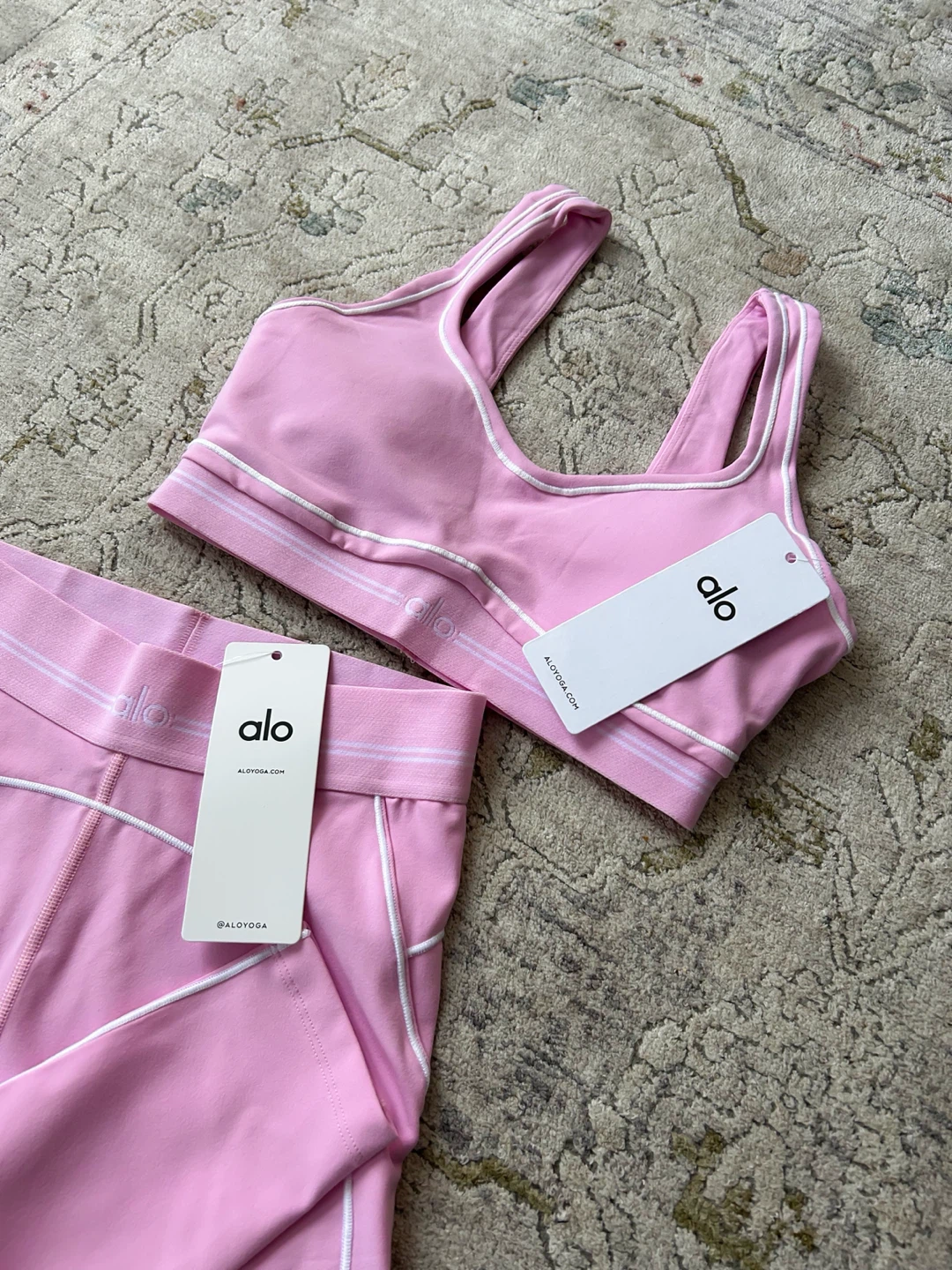 Alo Yoga Set
