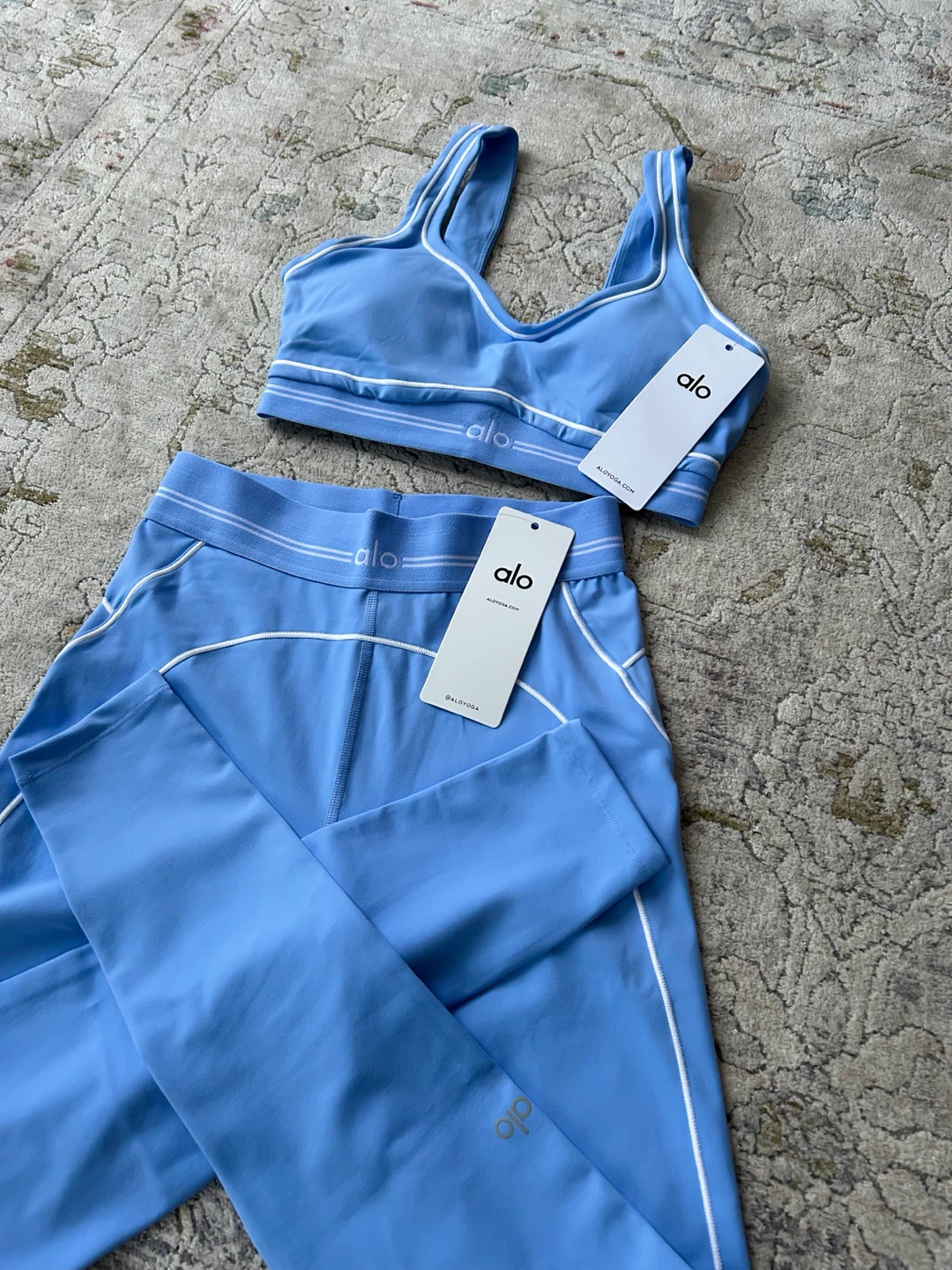 Alo Yoga Set - photo 3