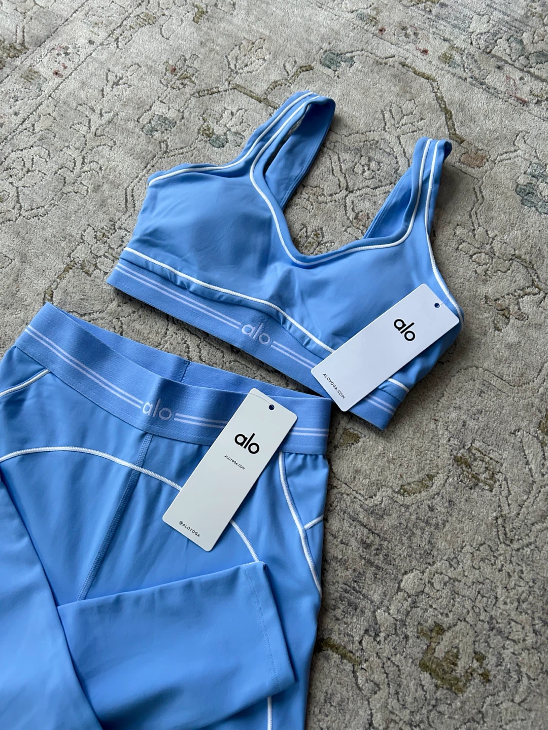 Alo Yoga Set