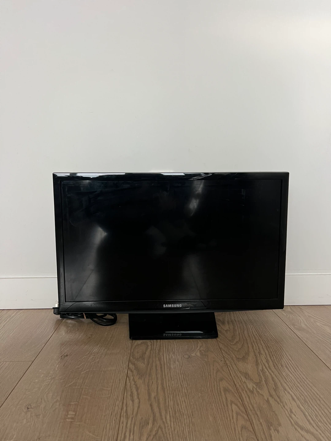 Samsung 24" TV with Remote