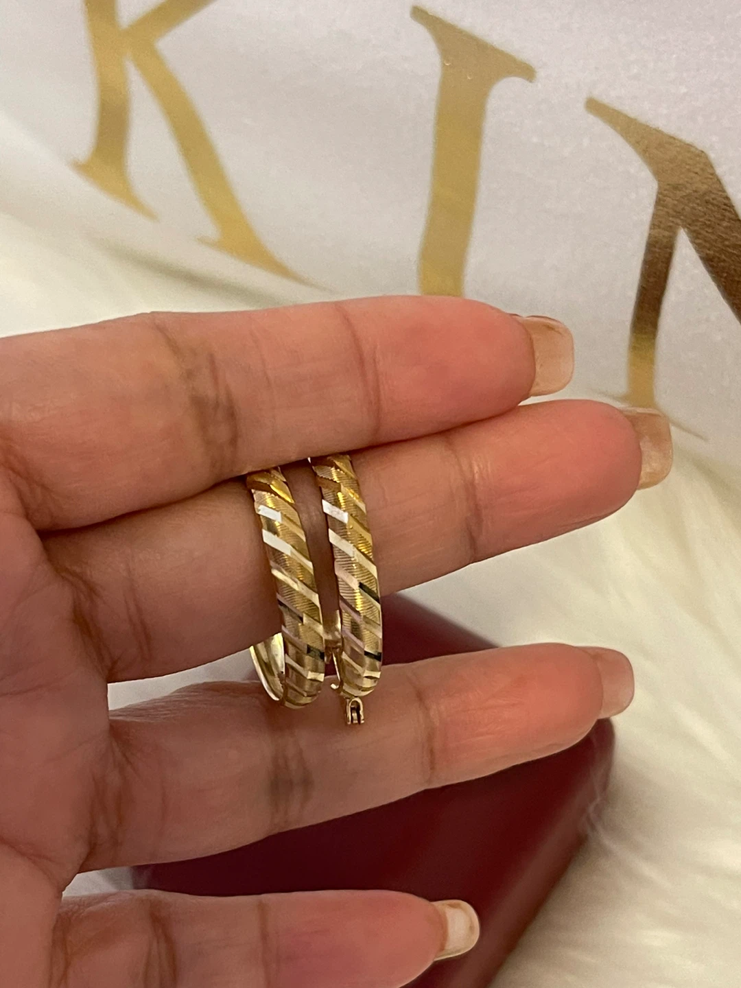 NEVER USED: VINTAGE 10K SOLID GOLD DIAMOND CUT (Meduim) - photo 5