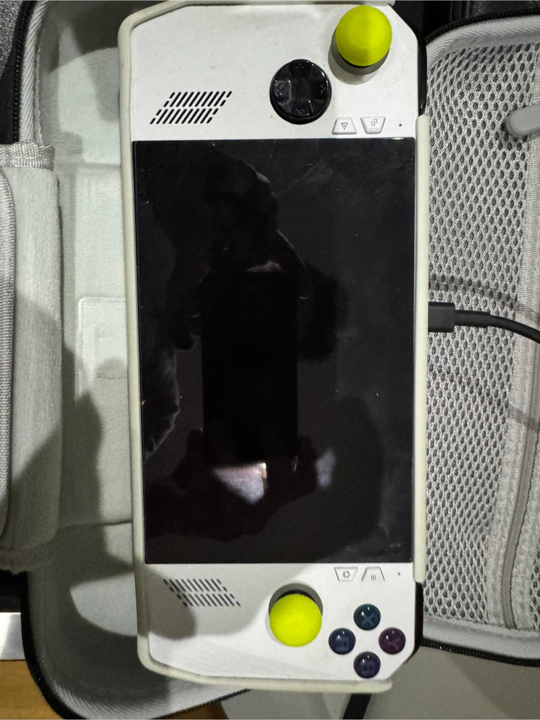 ASUS ROG Ally Z1 – Excellent Condition – Case Included