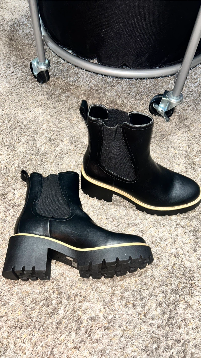 Black Dolce Vita Booties
