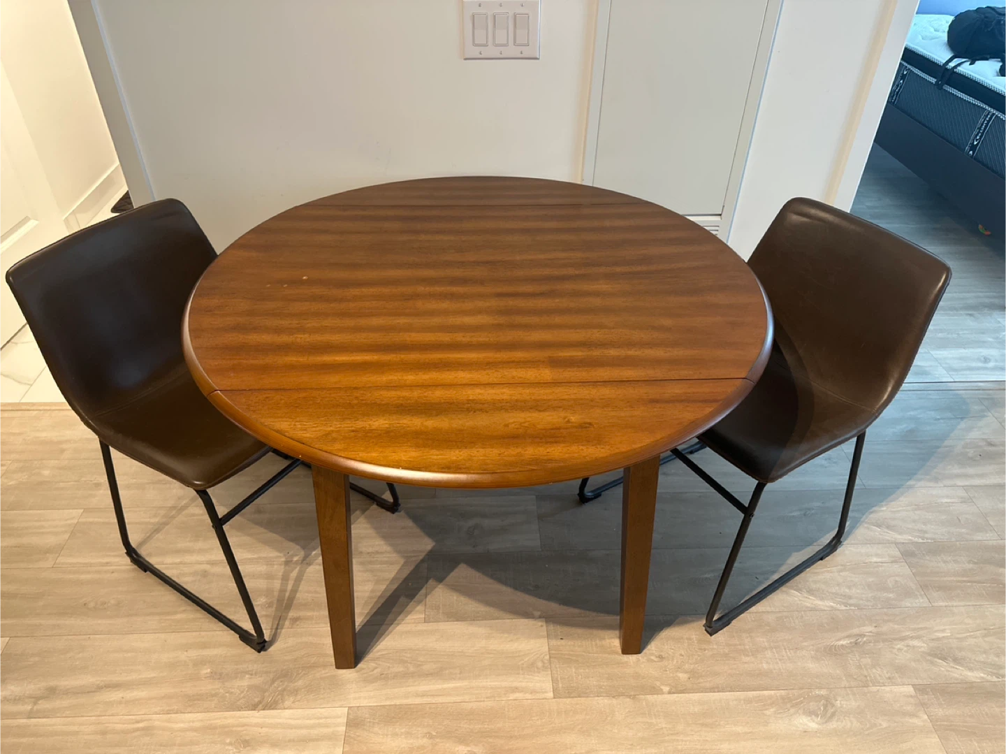 Round Dining Table + 2 Chairs - photo 2
