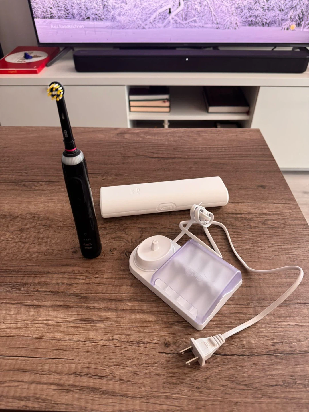 Oral-B Electric Toothbrush with Charger and Case - photo 3