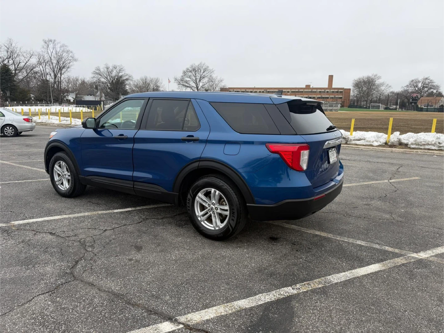 2023 Ford Explorer XLT SUV Blue - photo 3