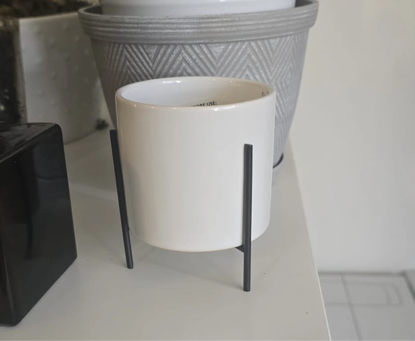 22 pieces White Ceramic Plant Pot with Black Stand