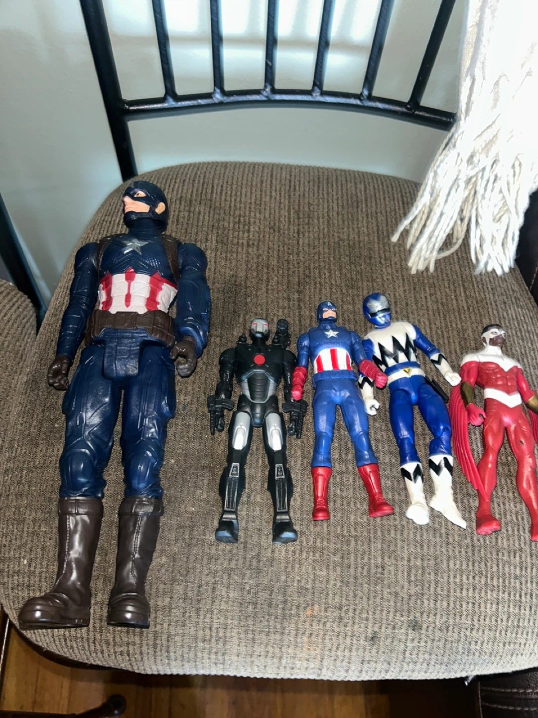 Marvel and DC Action Figure Lot - photo 2