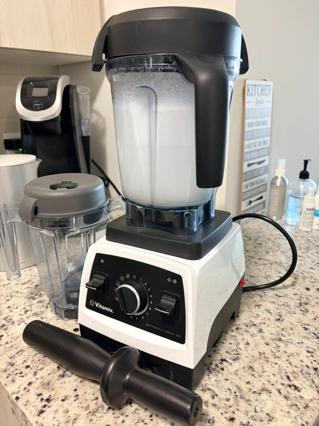 Vitamix Professional Series 750 Blender - White