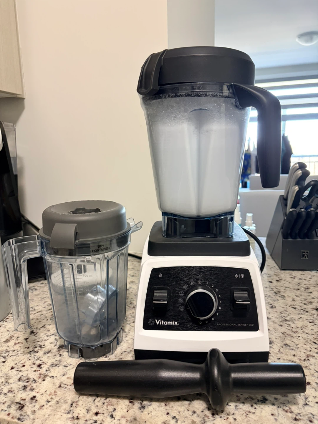 Vitamix Professional Series 750 Blender - White - photo 2