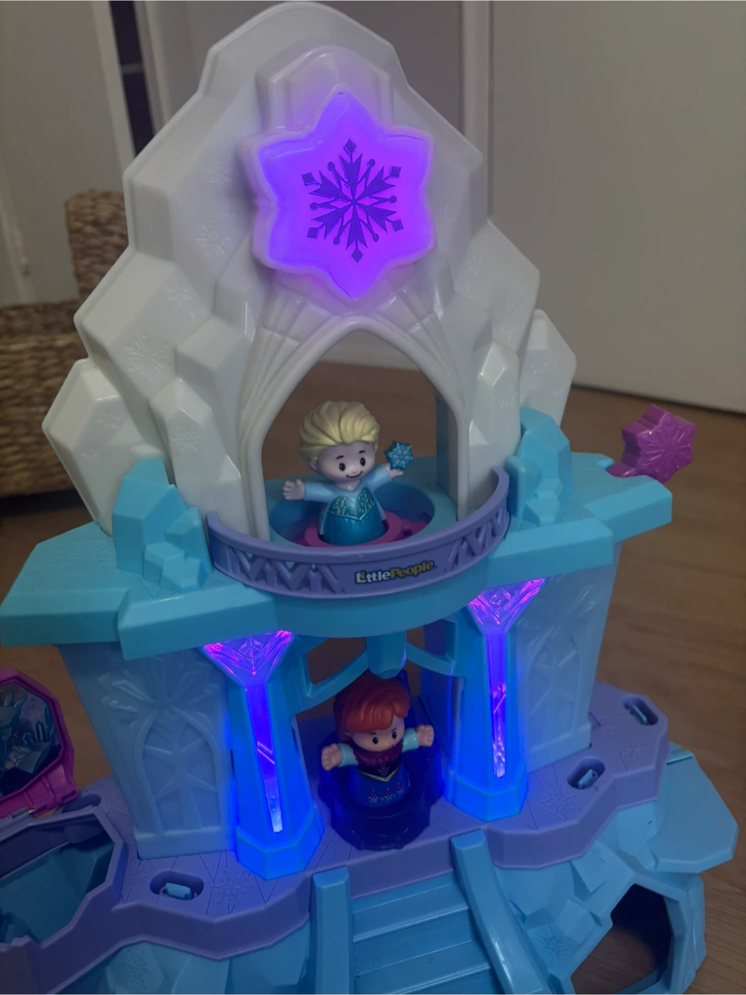 Fisher-Price Little People Frozen Elsa's Ice Palace & Sleigh - photo 2