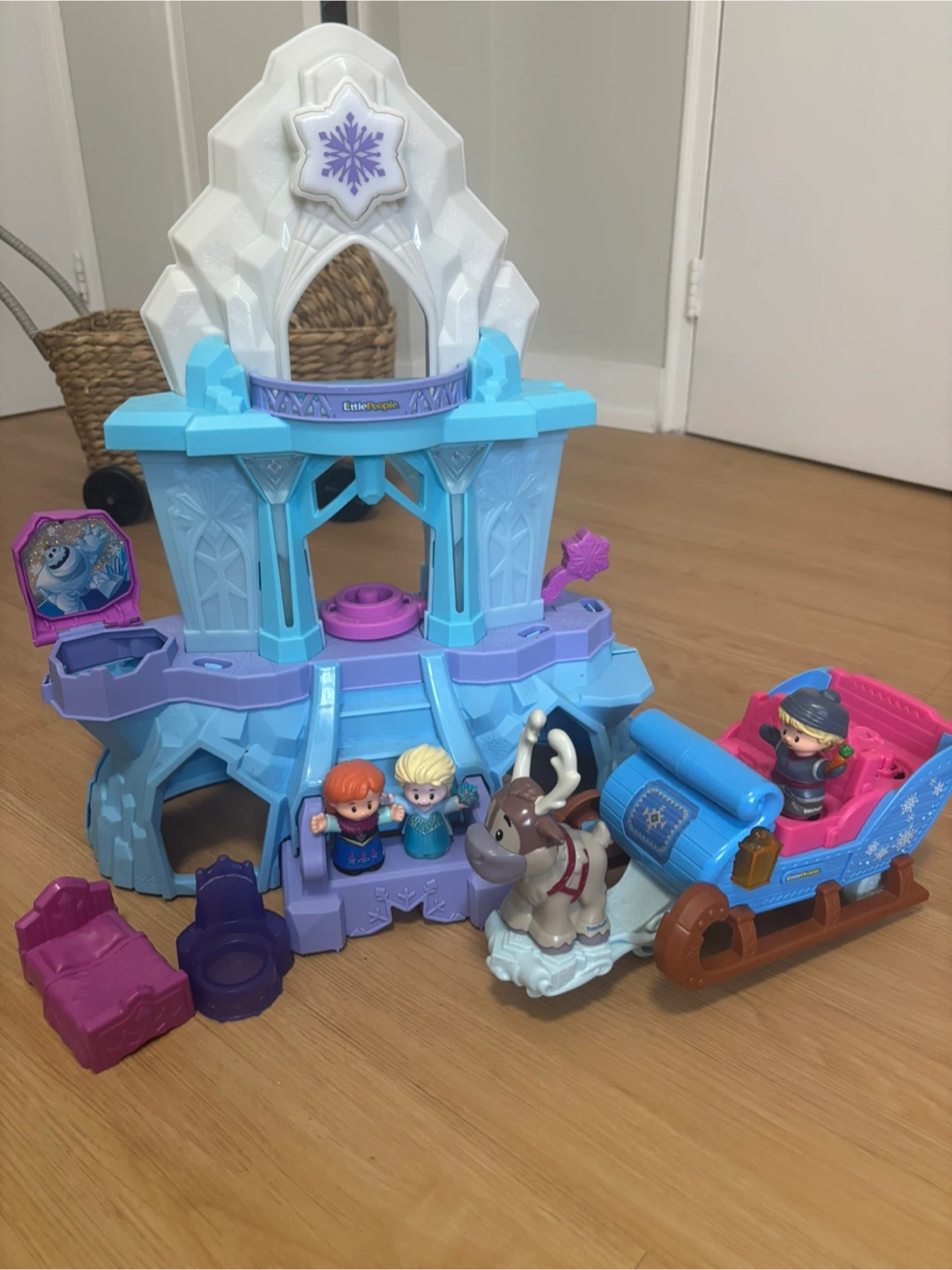 Fisher-Price Little People Frozen Elsa's Ice Palace & Sleigh