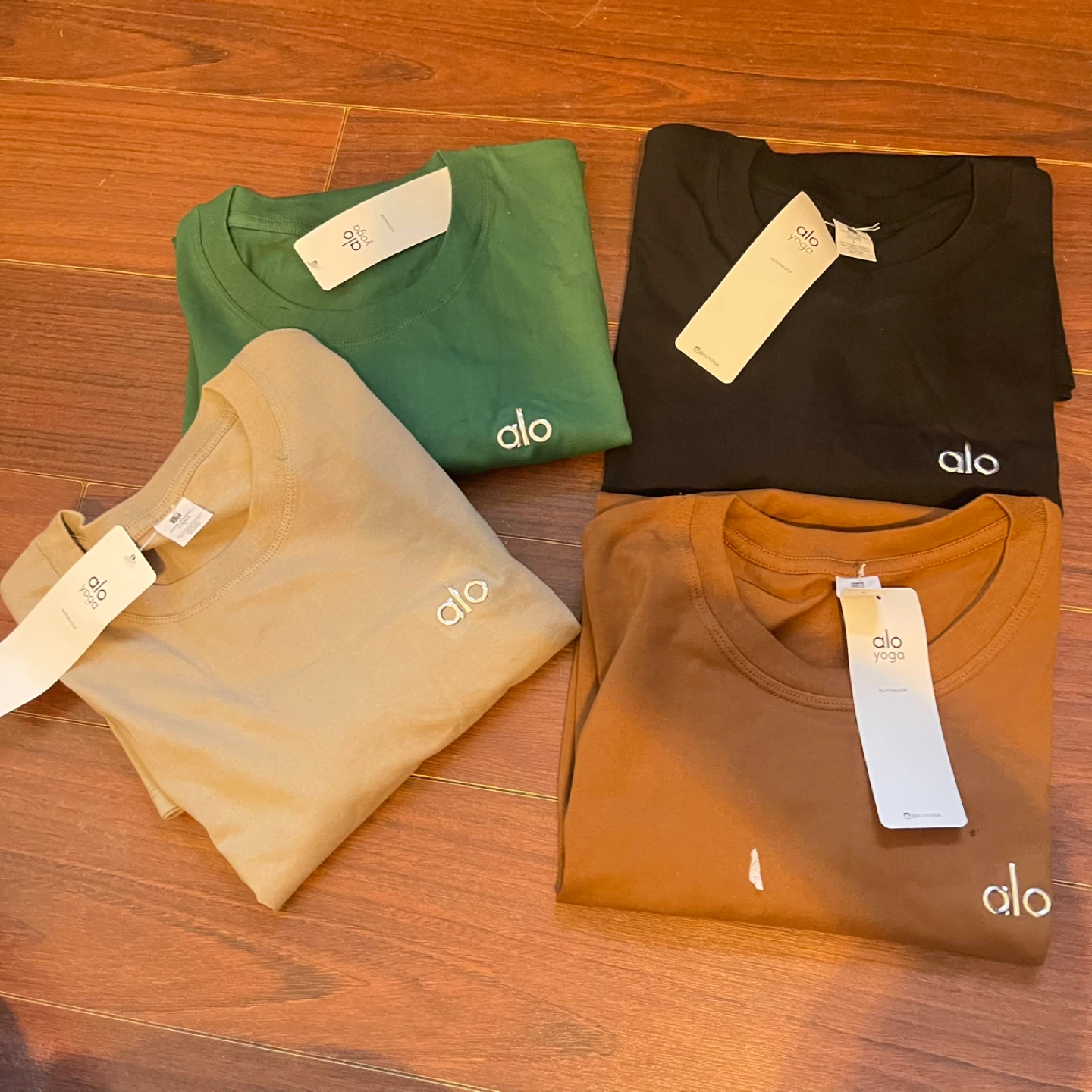 Alo Yoga T-Shirts (4 Pack)