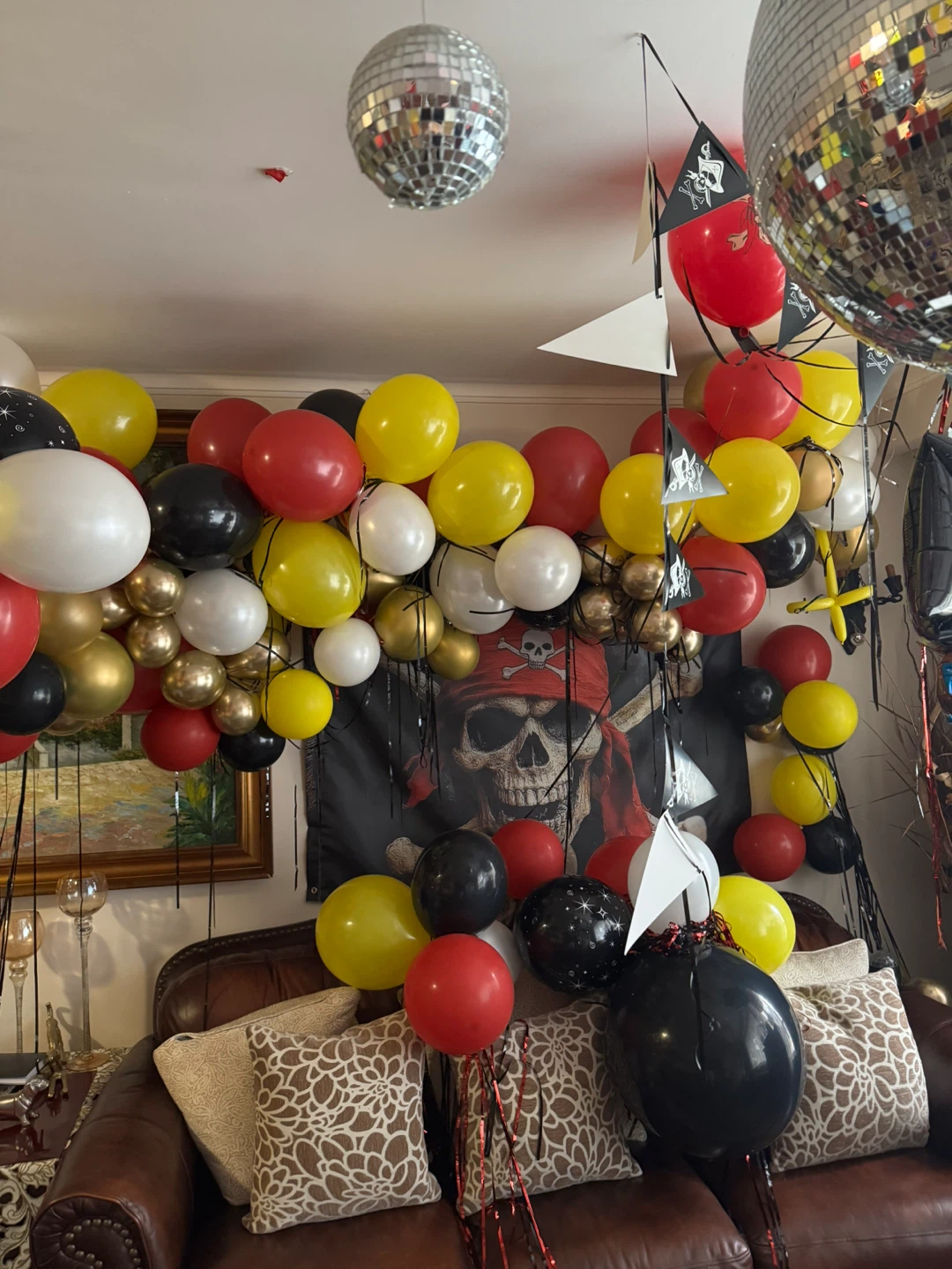 Free! Pirate Ship & Balloon Party Decorations ( Free )
