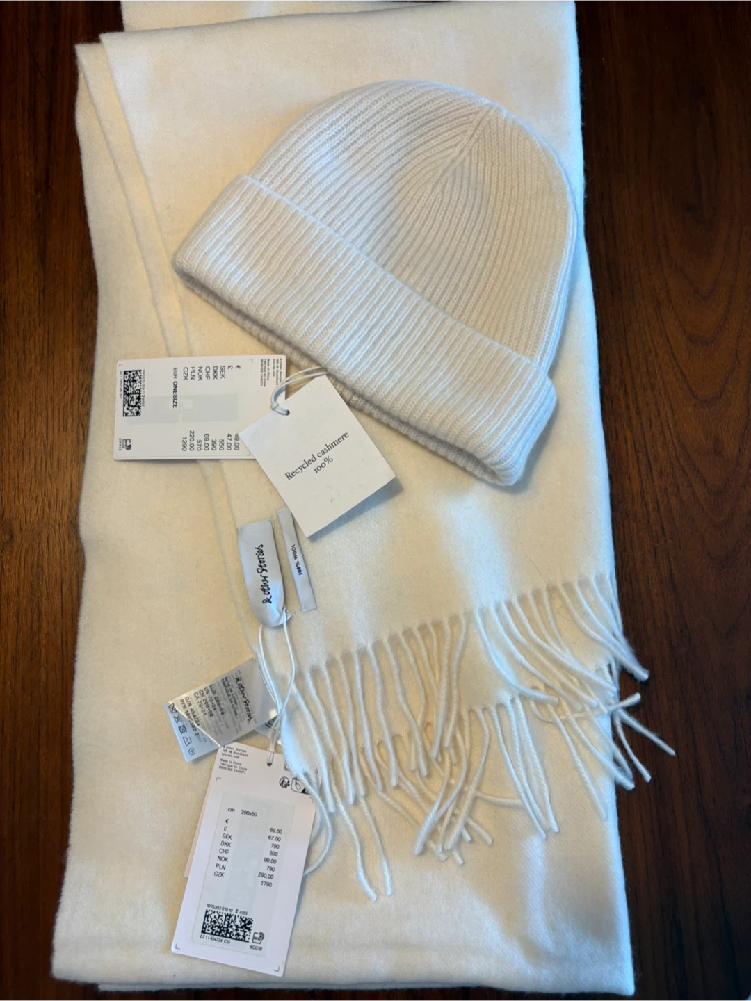 100% Cashmere beanie and 100% wool scarf