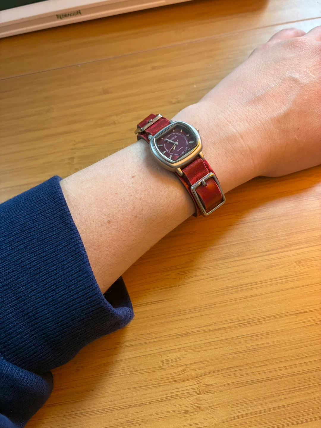 Red Wrap Watch: Square Dial Punk Y2K Wristwatch - photo 2