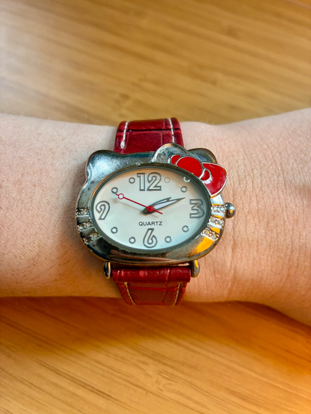 Hello Kitty Quartz Watch - Red Band - photo 3