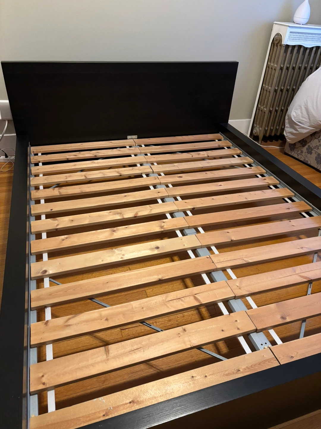 IKEA malm bed Queen - photo 2