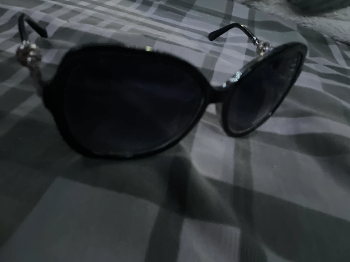 Women's Black Oversized Sunglasses - photo 3