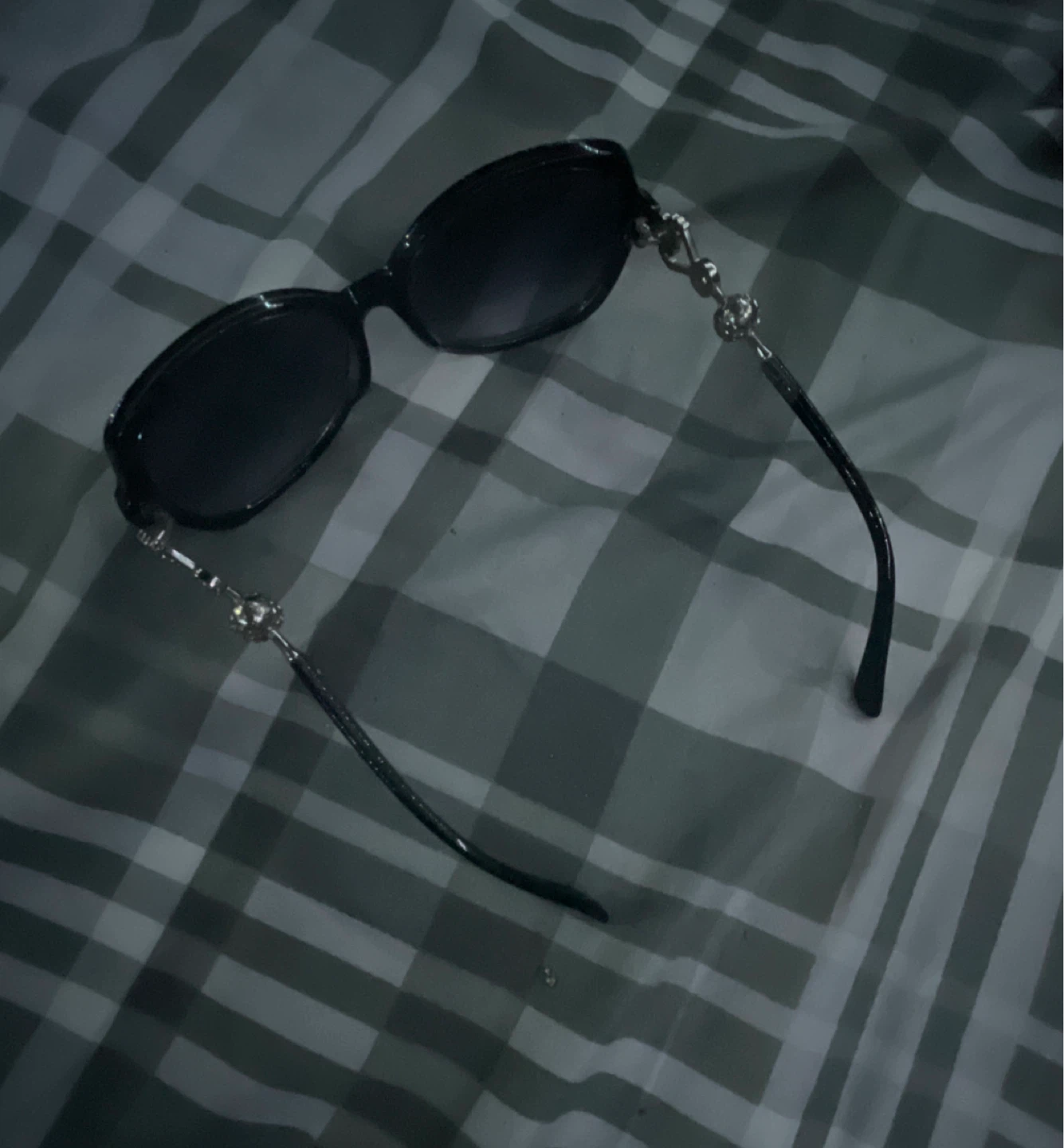 Women's Black Oversized Sunglasses - photo 2