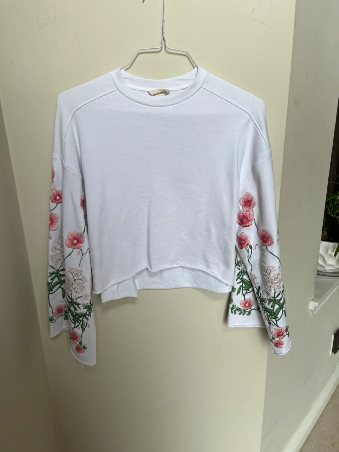 H&M White Floral Sleeve Sweatshirt - Size 10