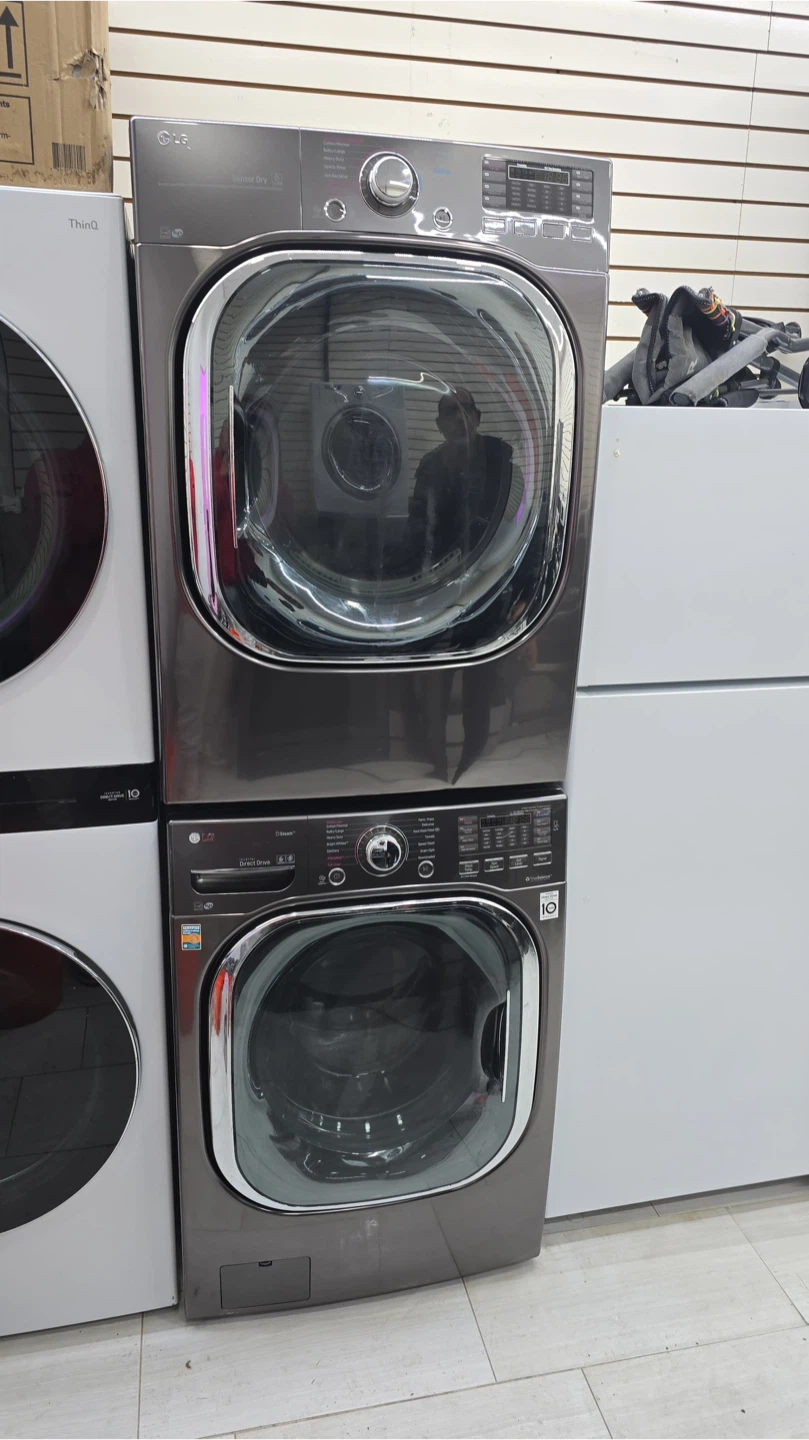 LG Stackable Washer and gas Dryer Set