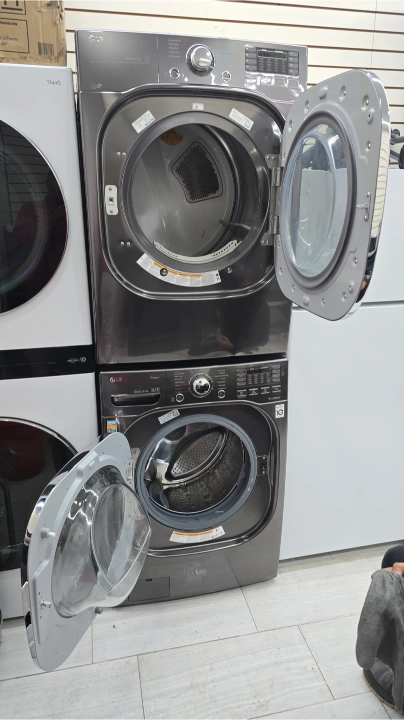 LG Stackable Washer and gas Dryer Set - photo 2