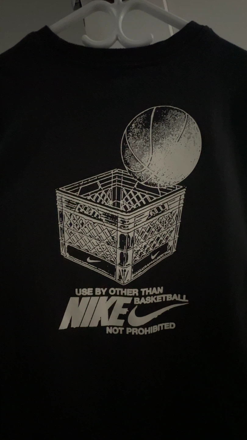 Nike Men's Basketball Graphic T-Shirt - photo 3