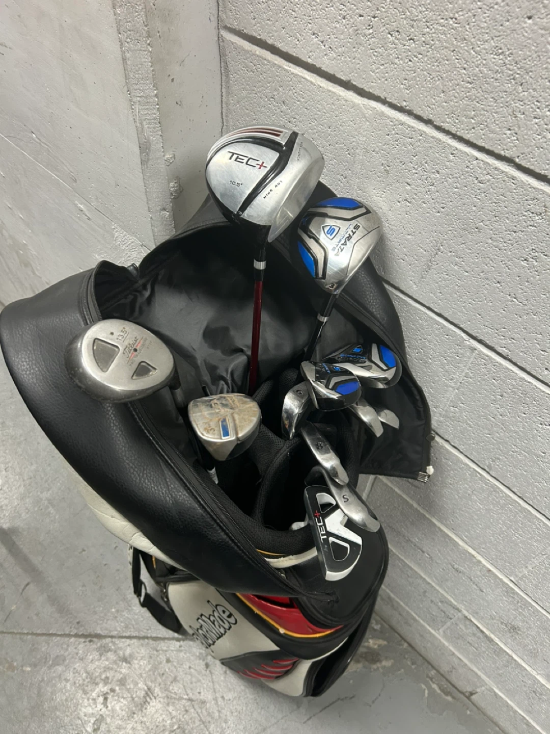 Taylormade Golf Bag with Clubs