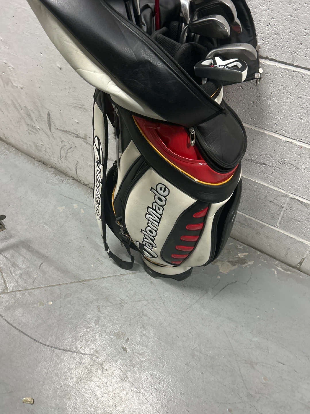 Taylormade Golf Bag with Clubs - photo 2