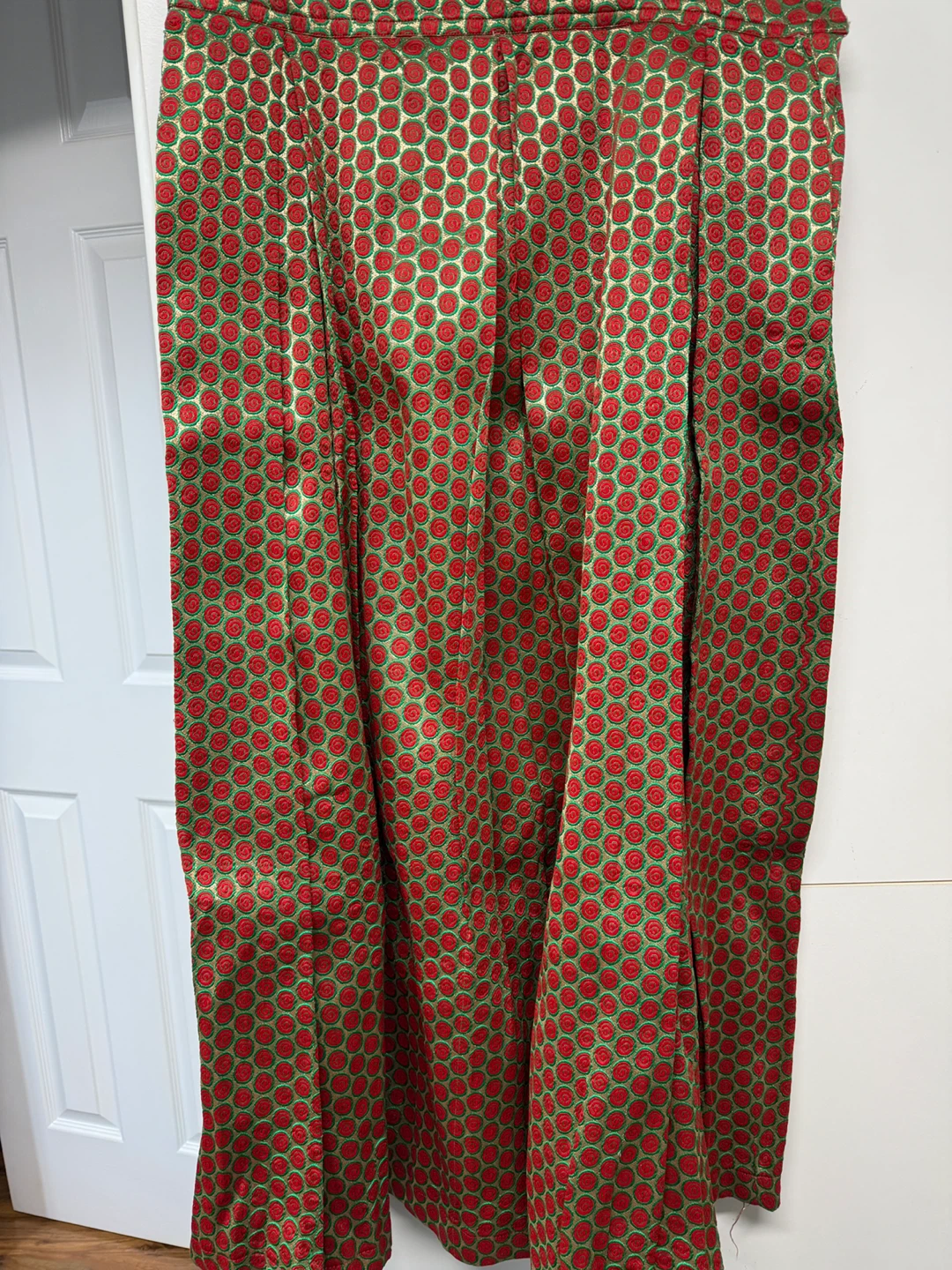 Pleated Skirt with Rose Pattern