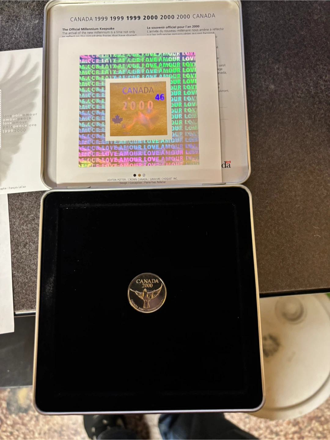 Canada 2000 Millennium Keepsake Coin and Stamp Set - photo 2