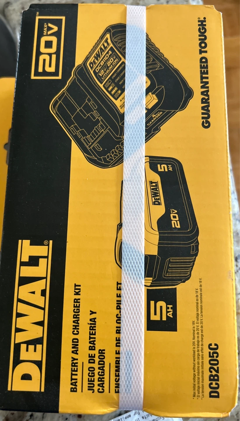 DEWALT 20V MAX Battery and Charger Kit