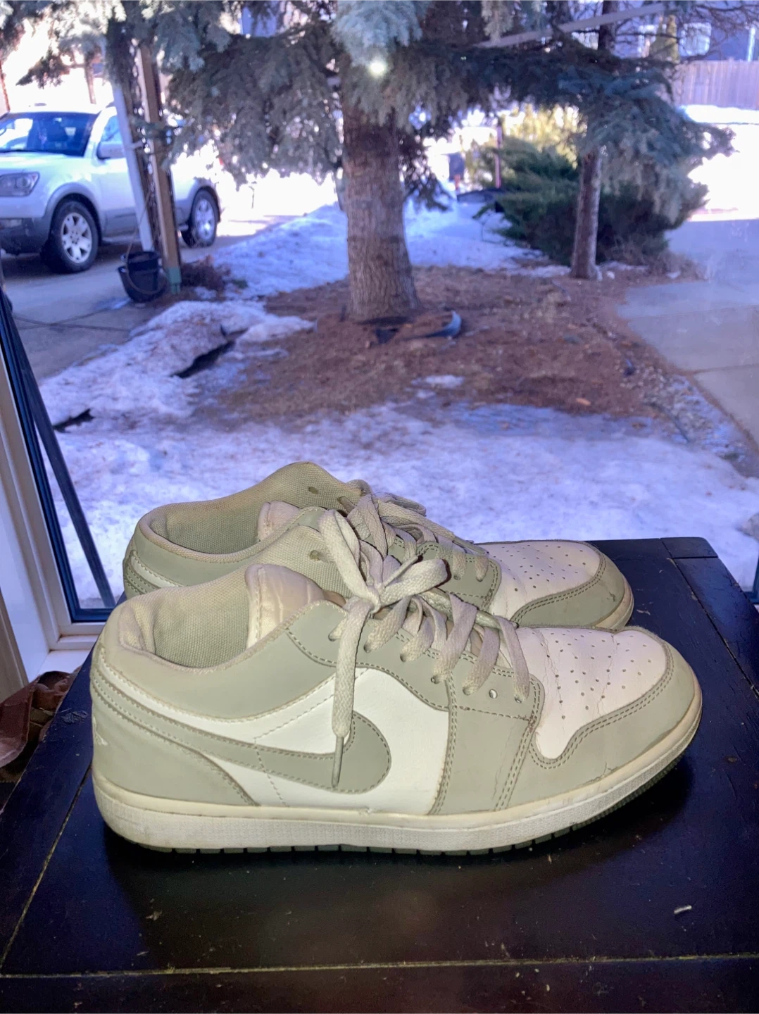 Air Jordan 1 Low need gone