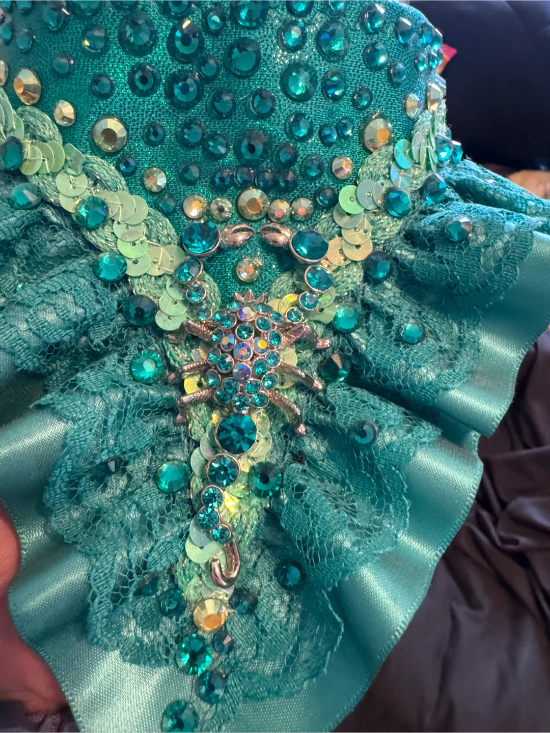 Emerald Green Rhinestone Embellished Collar