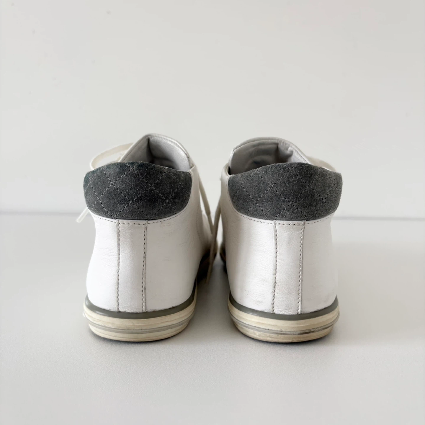Chanel White Leather and Grey Suede Cap Toe CC Sneakers - photo 3