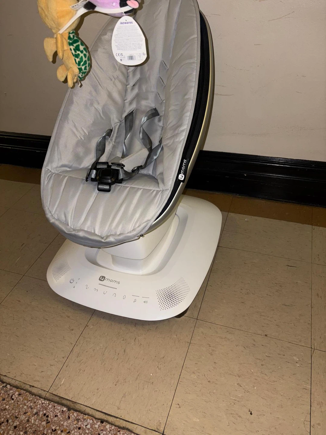 This 4moms MamaRoo 4 infant seat - photo 2
