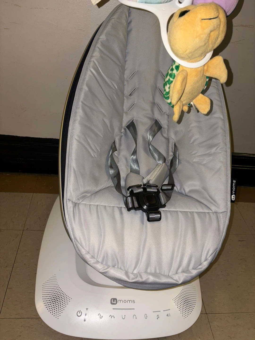 This 4moms MamaRoo 4 infant seat - photo 5