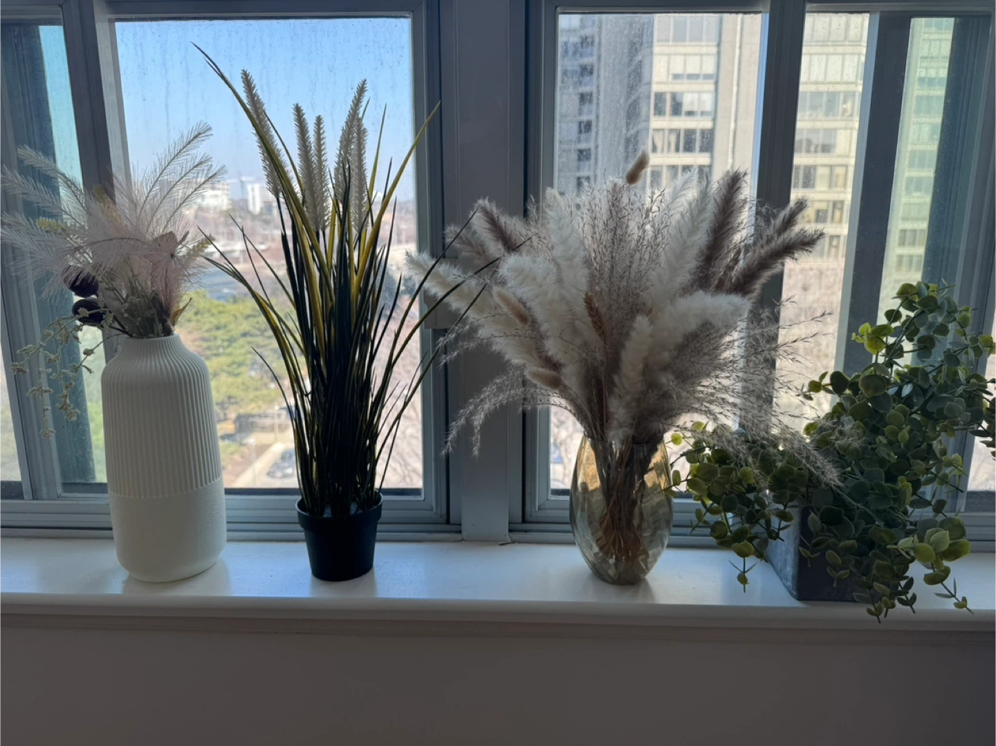 Decorative Artificial Plants and Dried Pampas with vases