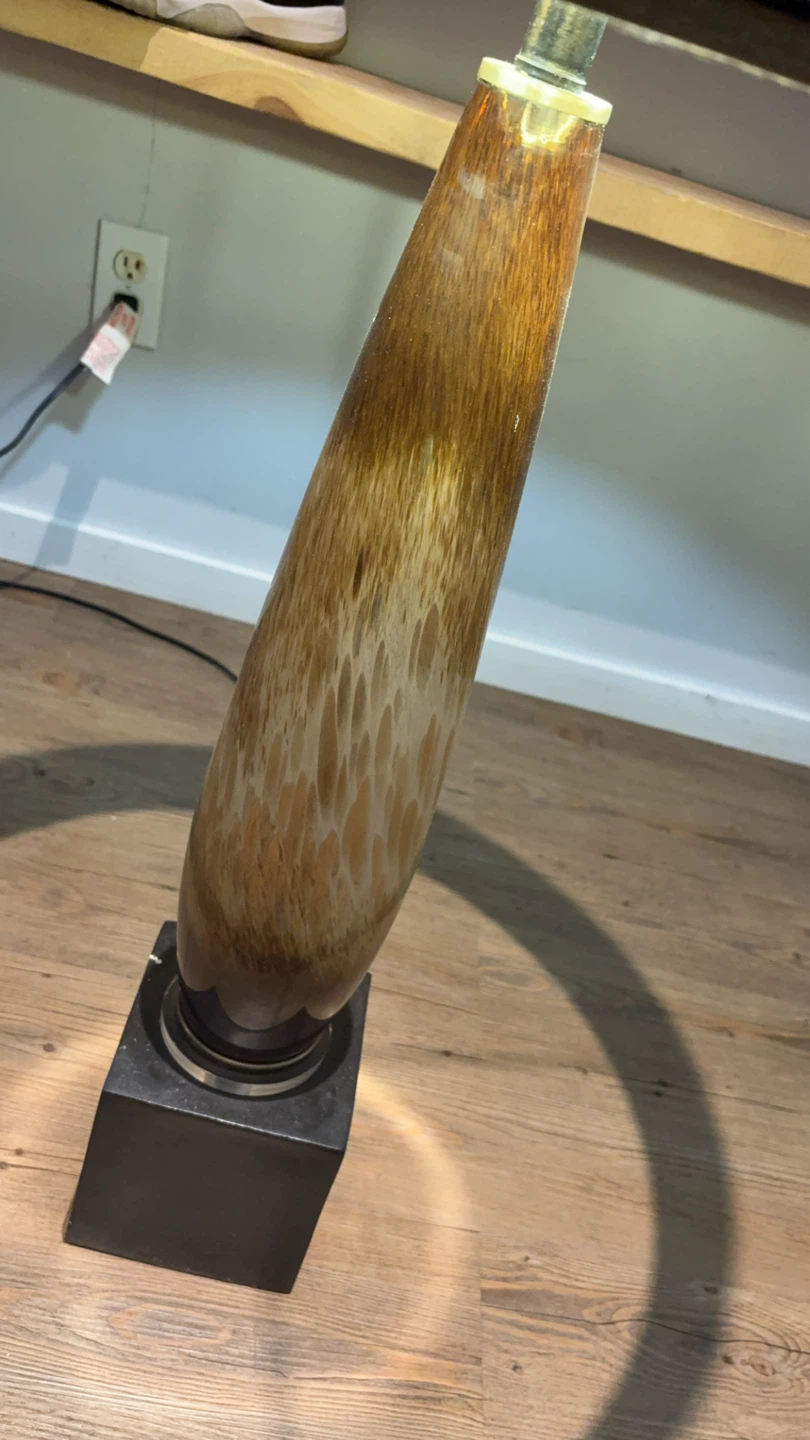 Table Lamp with Amber Swirl Glass Base - photo 3