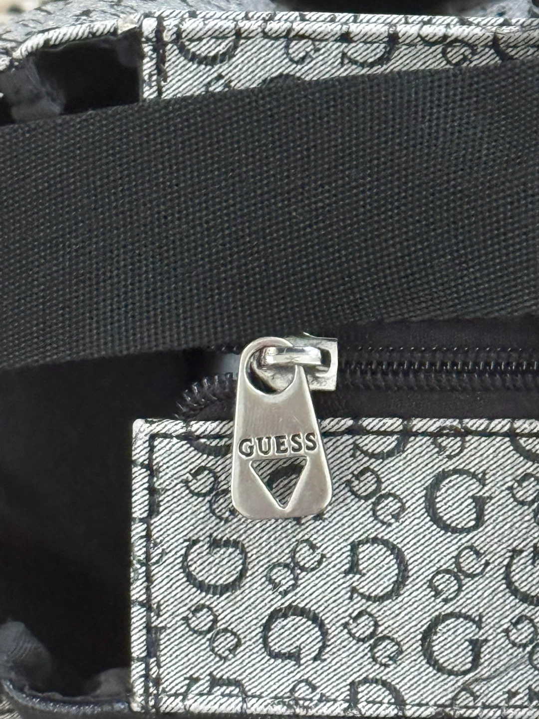 Guess Diaper Bag Extra Large With Multiple Pockets - photo 3