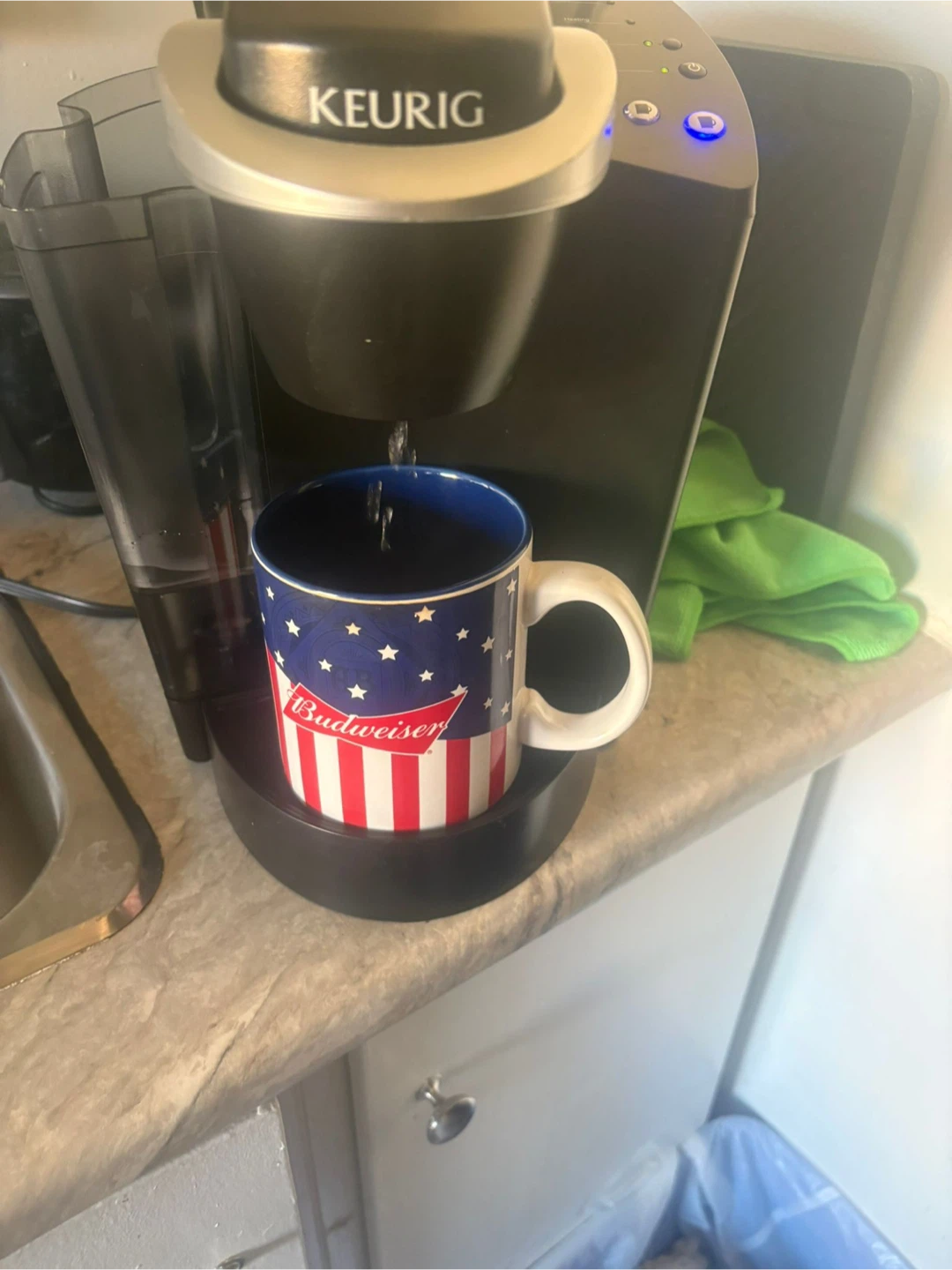 Keurig Classic K-Cup Coffee Maker - Excellent Condition! - photo 3