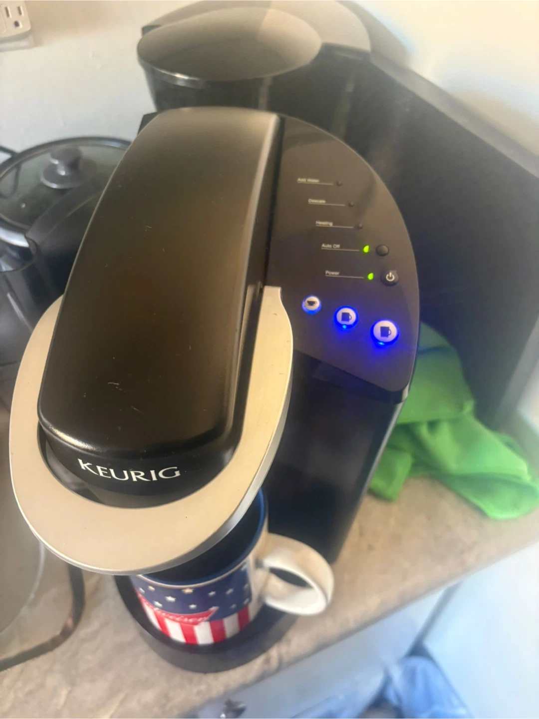Keurig Classic K-Cup Coffee Maker - Excellent Condition! - photo 4