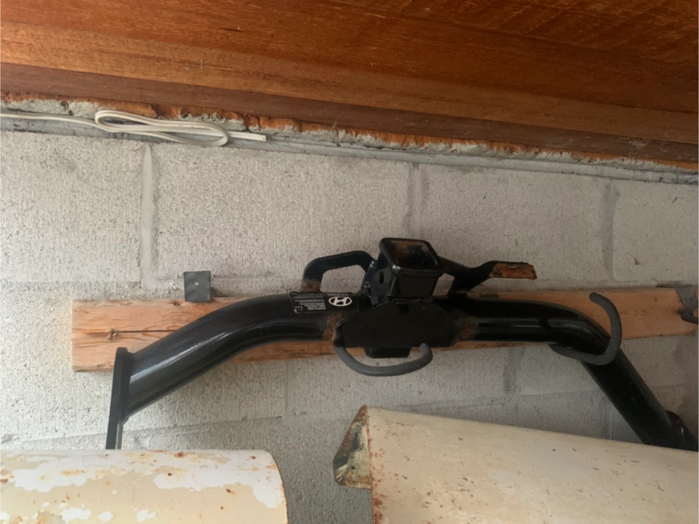 Hyundai Palisade Hitch Receiver no bolts.